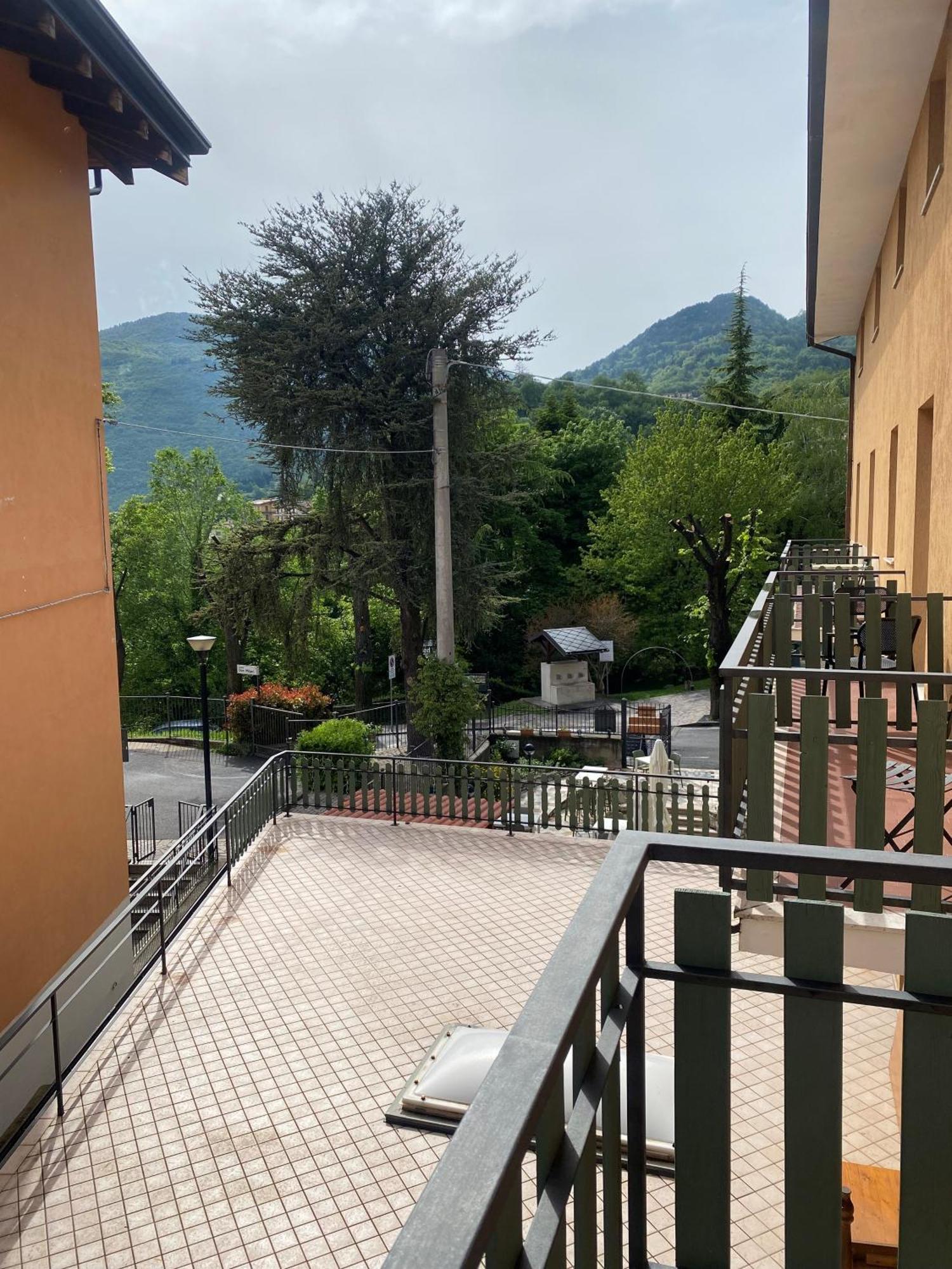 Albergo Ai Tigli Tignale Exterior foto